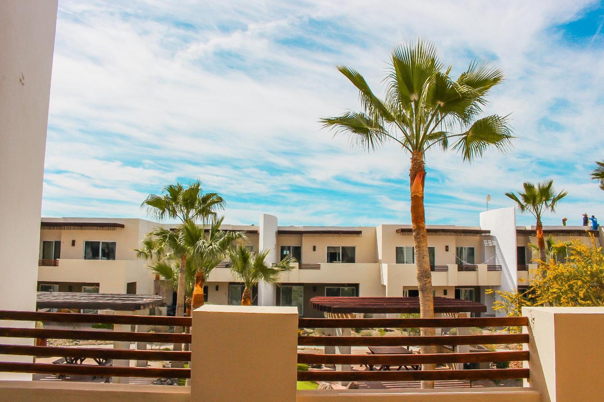 New Built Condo Minutes To Beach! 푸에르토페나스코 외부 사진